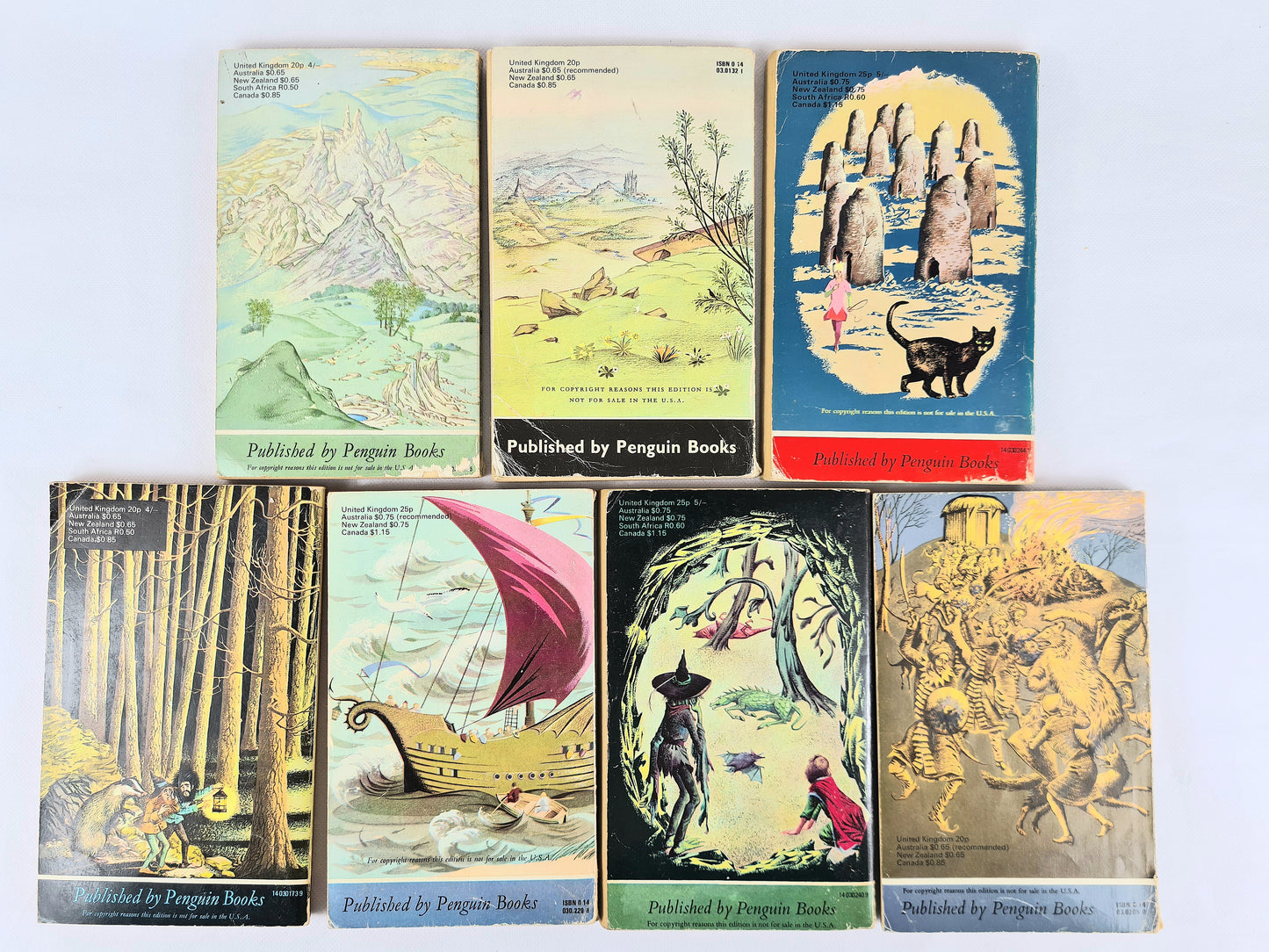 The Chronicles Of Narnia by C.S Lewis. Full set of seven books from the 1970s. Puffin Books