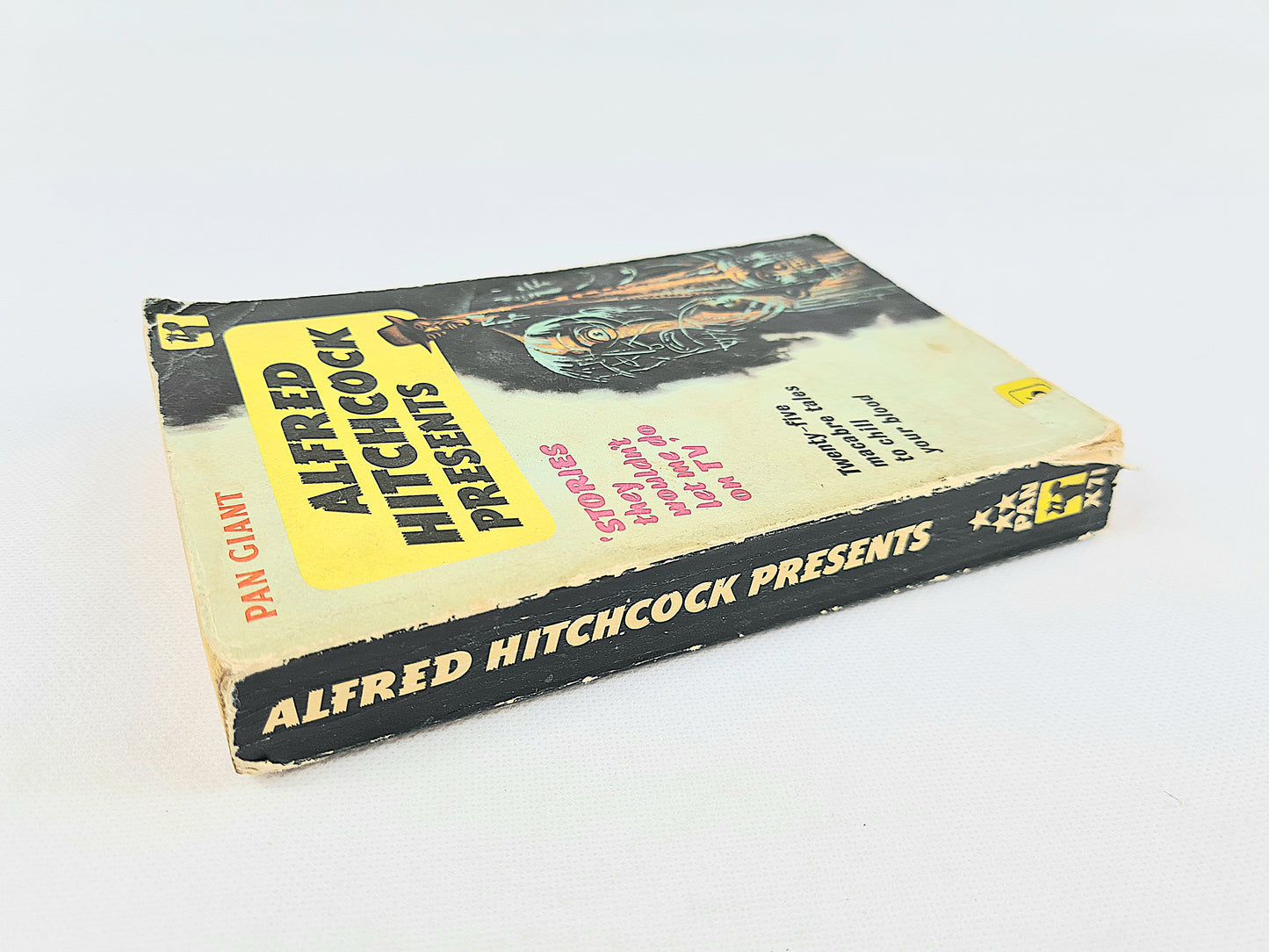 Alfred Hitchcock Presents, Stories they wouldn't let me do on TV. Vintage Pan Books X71