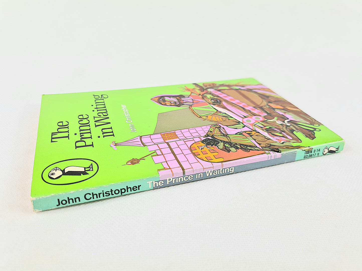 The Prince in Waiting by John Christopher. Childrens books - Puffin Books