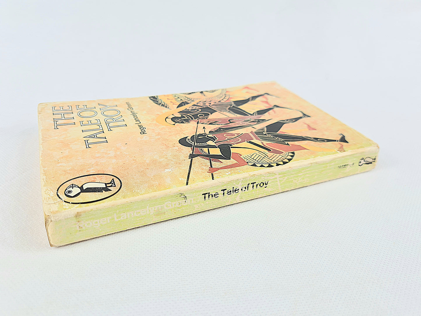 The Tale Of Troy by Roger Lancelyn Green. Vintage children's book. Puffin books