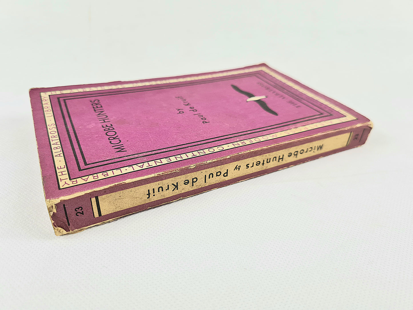 Microbe Hunters by Paul de Kruif. The Albatross Library. Vintage paperback book 1934