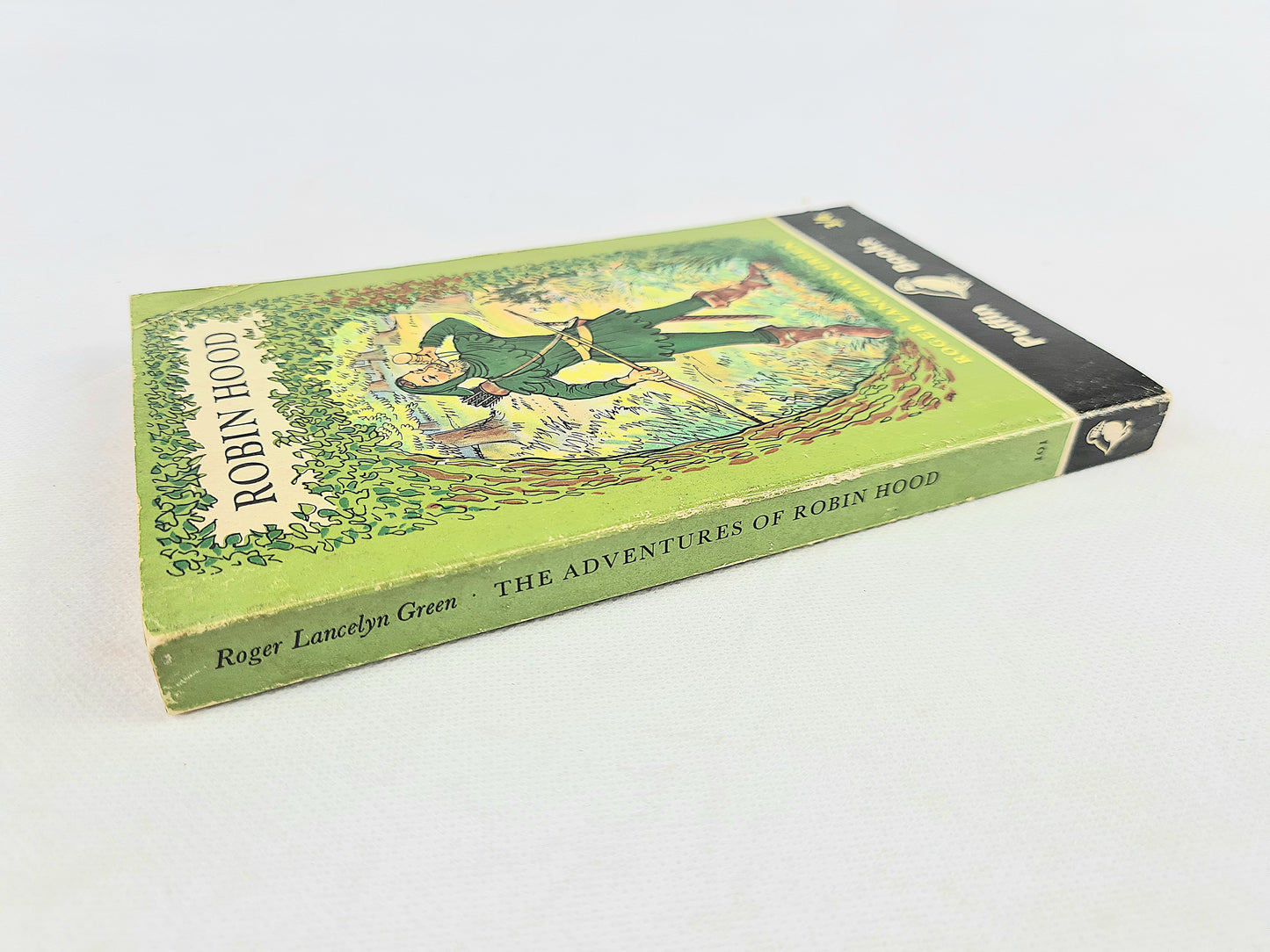Robin Hood by Roger Lancelyn Green. Vintage children's book. Puffin Books