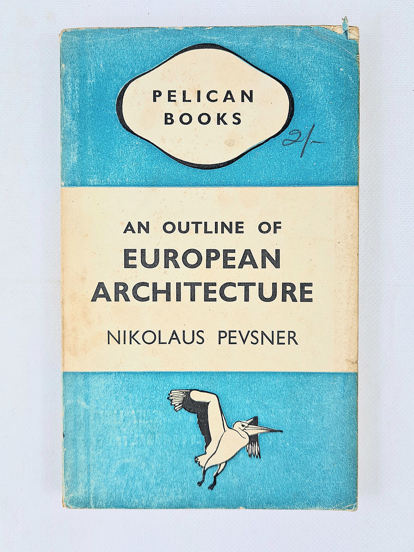 Book cover of 'An Outline of European Architecture' by Nikolaus Pevsner with Pelican Books logo.