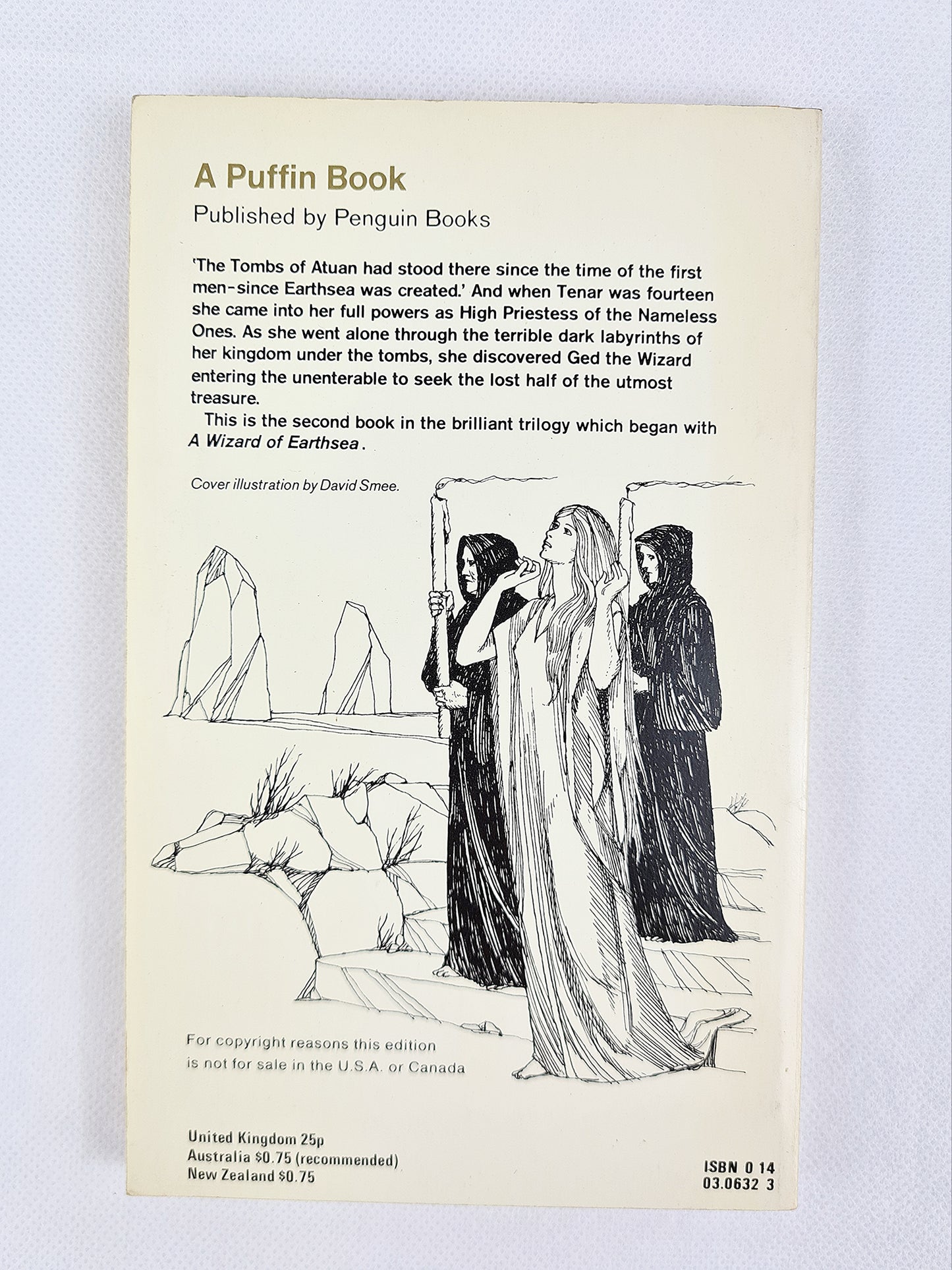 The Tombs Of Atuan by Ursula Le Guin, Vintage Puffin book 1974