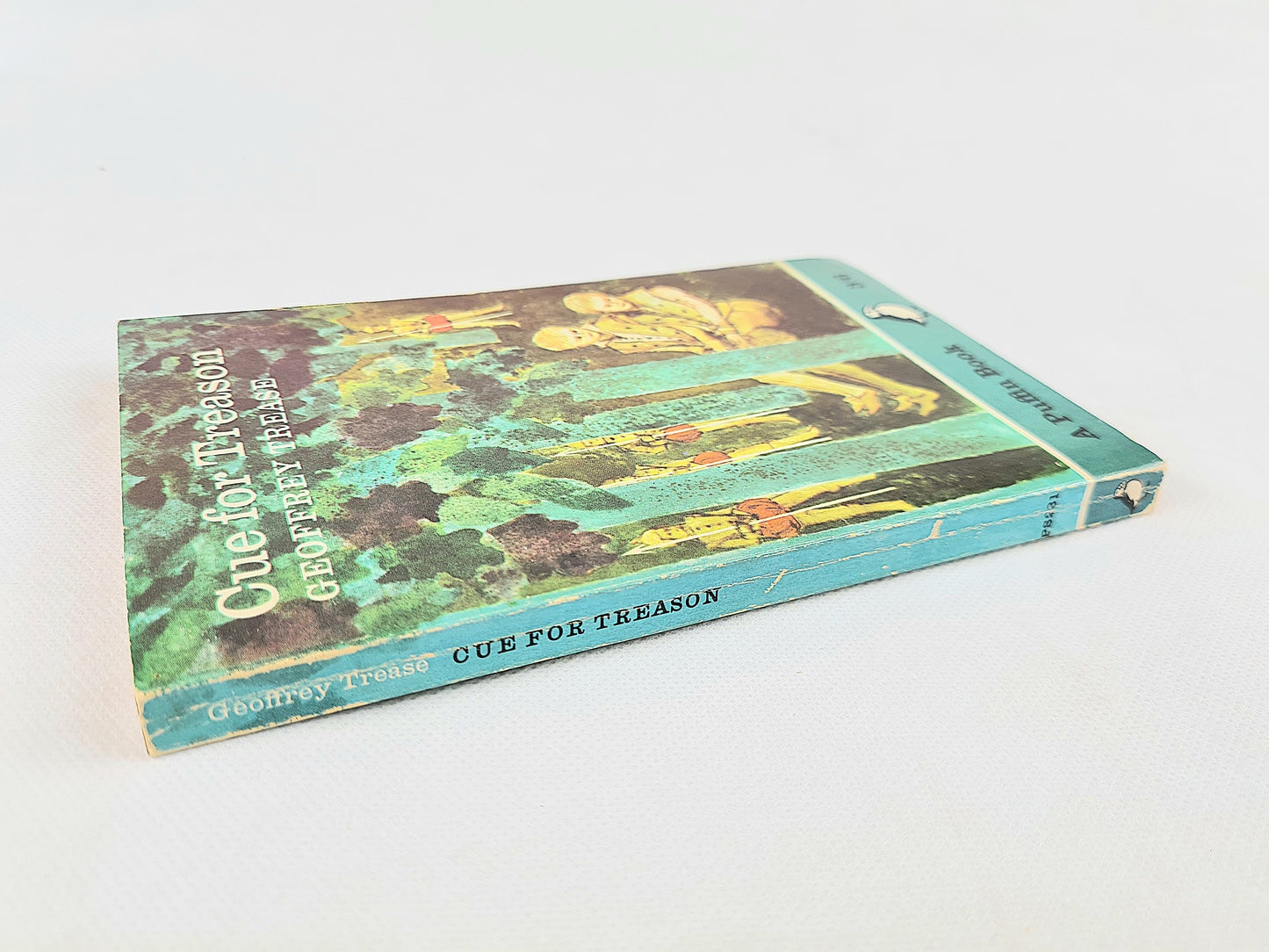 Cue for Treason bt Geoffrey Trease. Vintage Puffin children's book