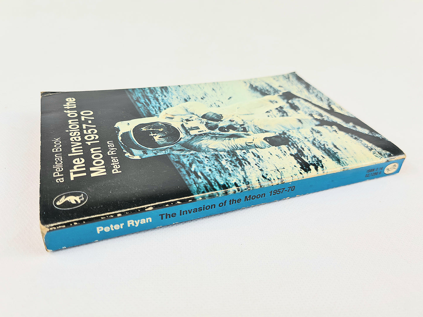 The Invasion of the Moon 1957-1970 by Peter Ryan. Pelican Books