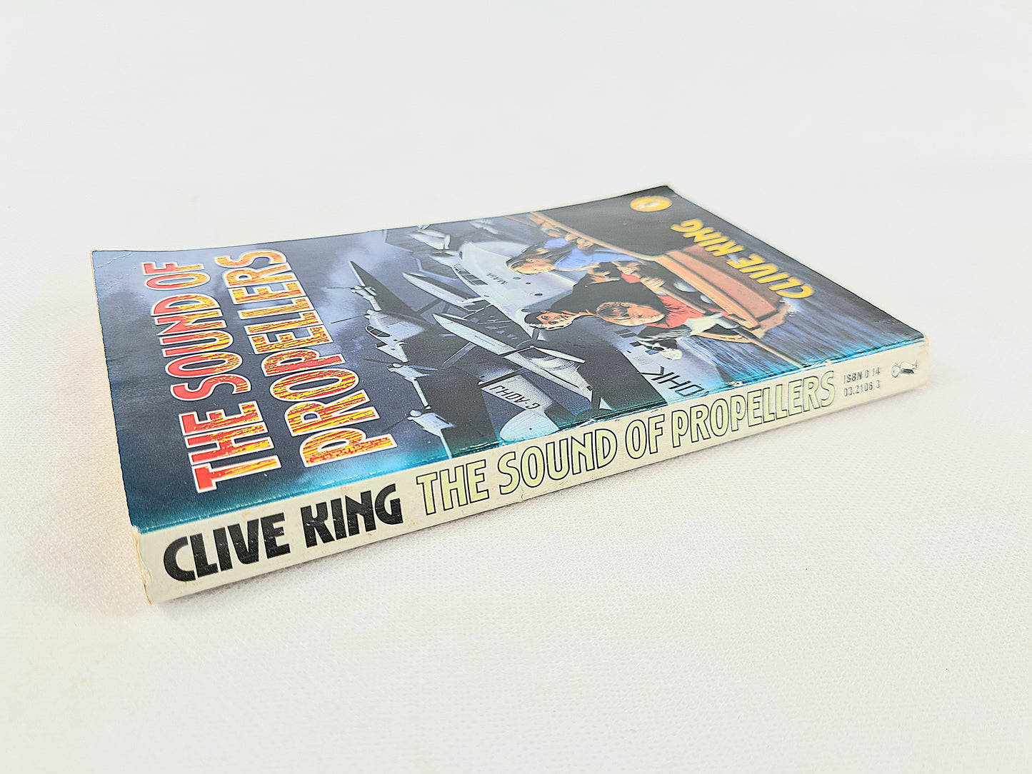 The Sound Of Propellers by Clive King. Vintage children's Puffin book