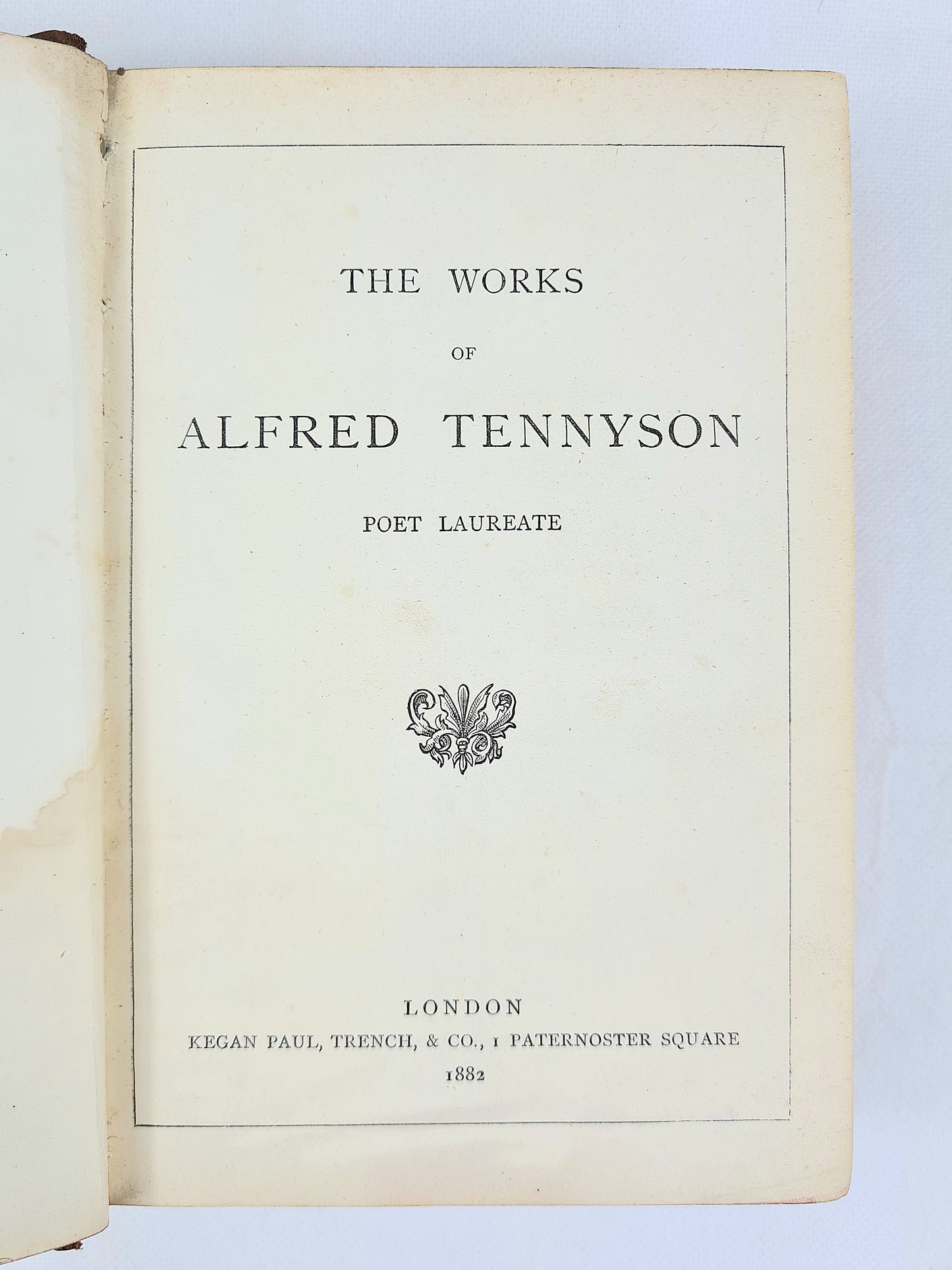 The Works Of Alfred Lord Tennyson. Antique leather-bound book. 1882