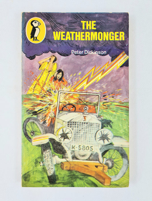 Book cover of 'The Weathermonger' by Peter Dickinson with a vintage car illustration.