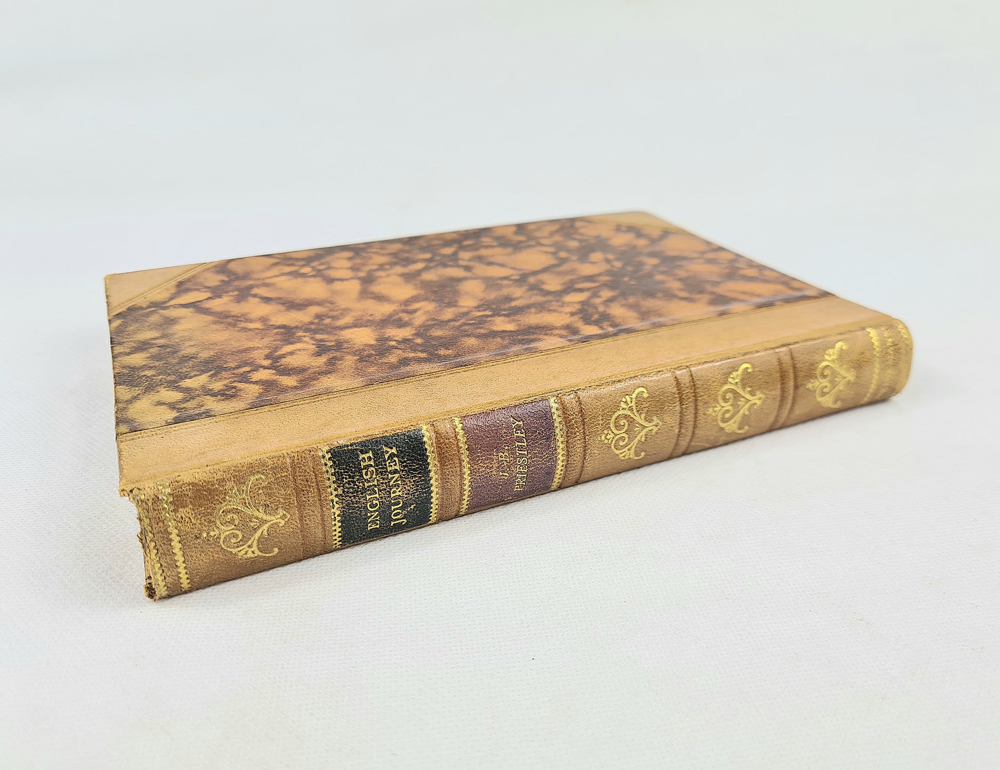 Leather bound book. English journey by J B Priestley 