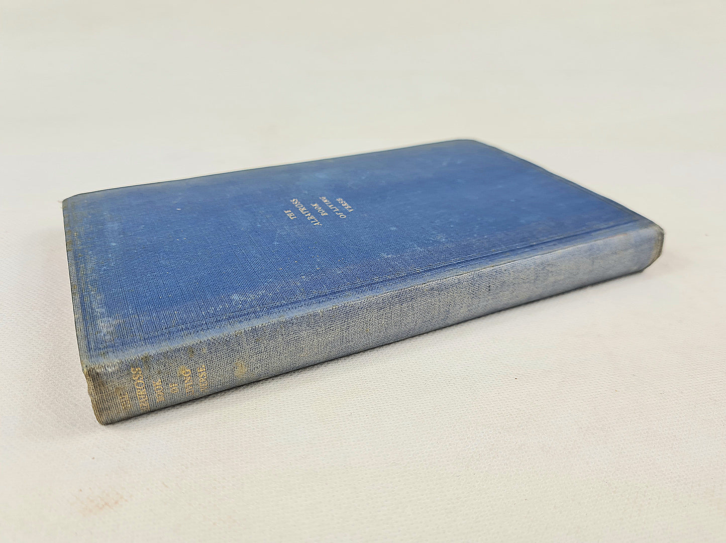 The Albatross Book Of Living Verse. Vintage poetry book.