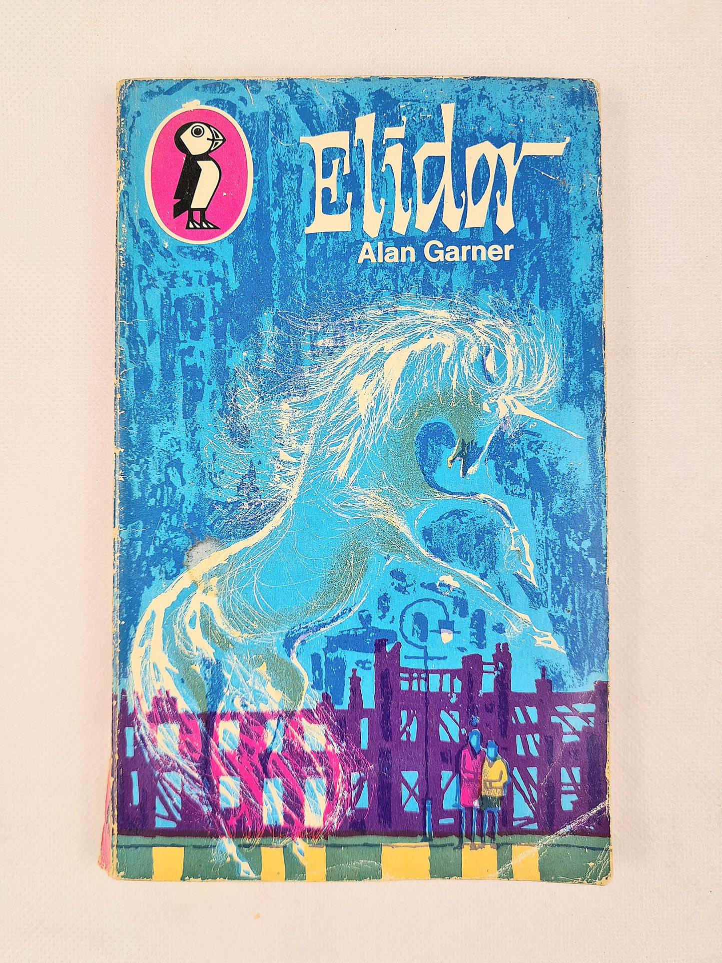 Book cover of 'Elidor' by Alan Garner with a stylized illustration of a horse and two figures.