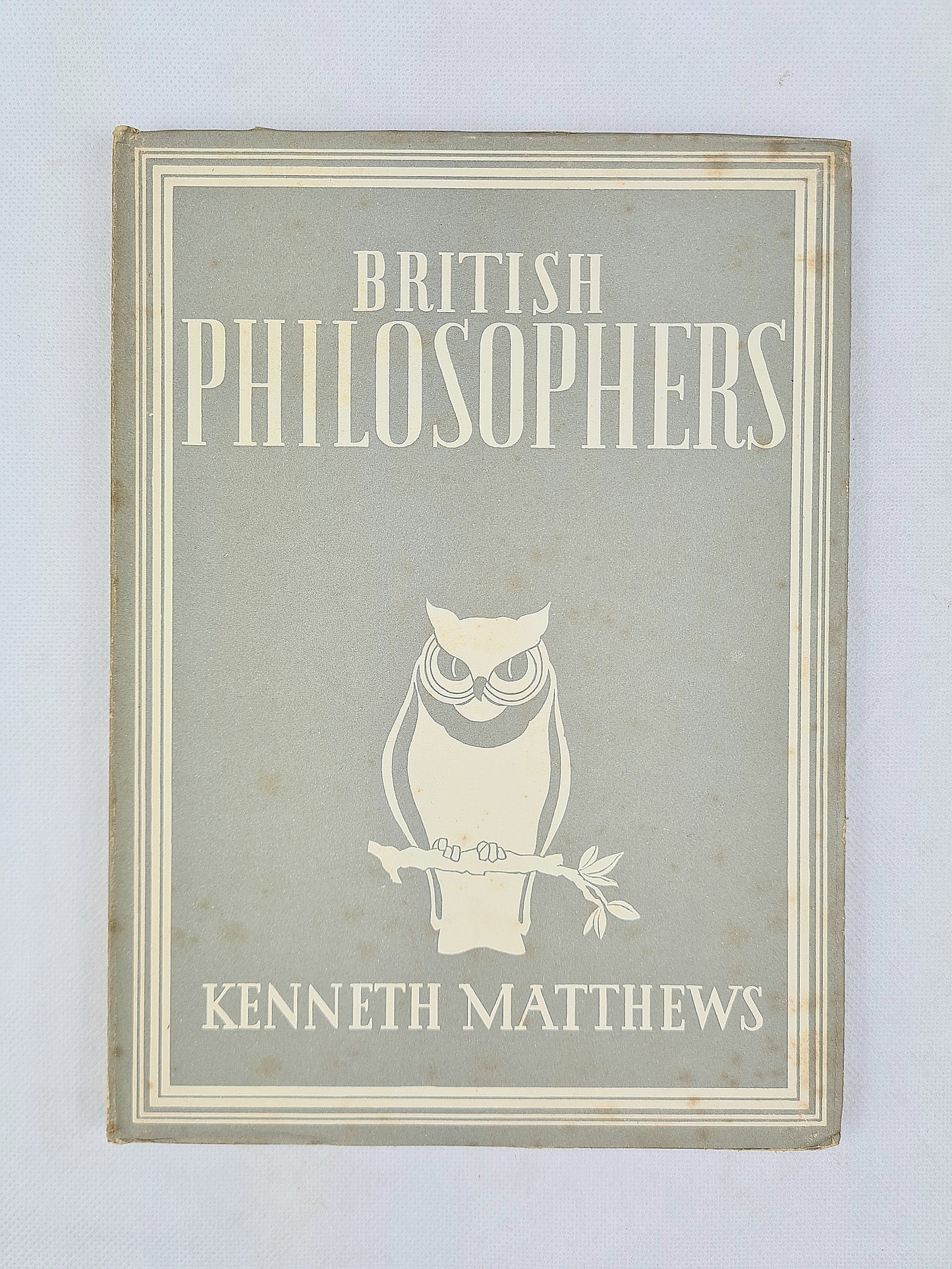 Book cover of 'British Philosophers' by Kenneth Matthews with an owl illustration on a white background.