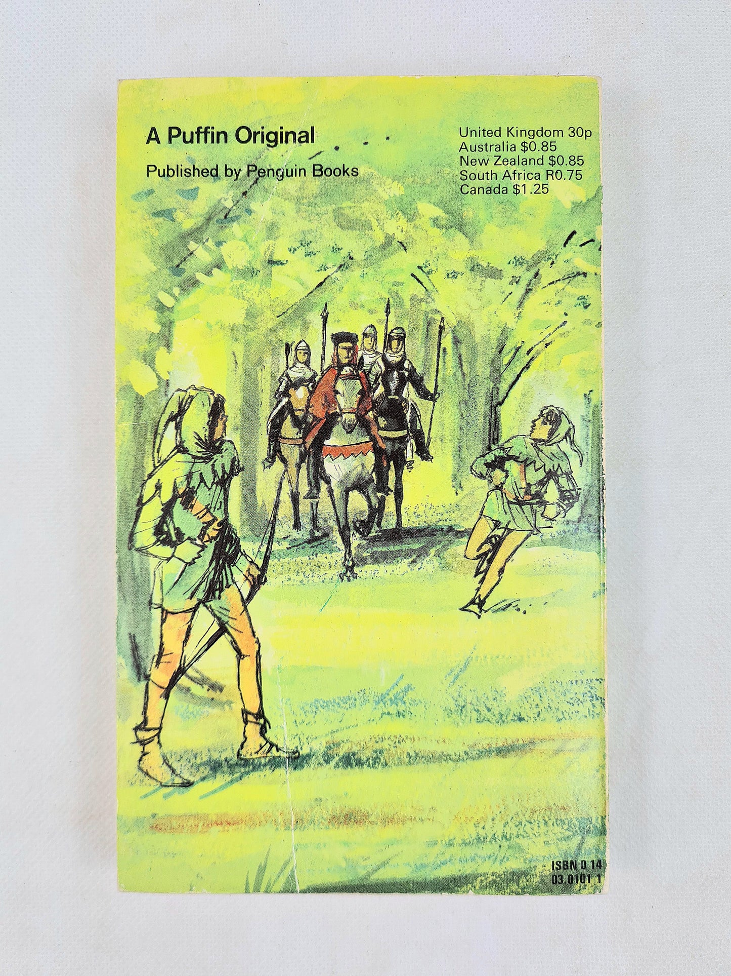 The Adventures of Robin Hood by Robert Lancelyn Green. Children's Puffin book.
