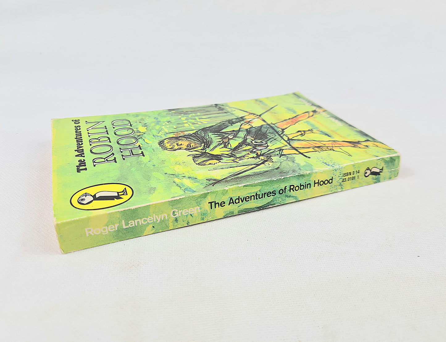 The Adventures of Robin Hood by Robert Lancelyn Green. Children's Puffin book.