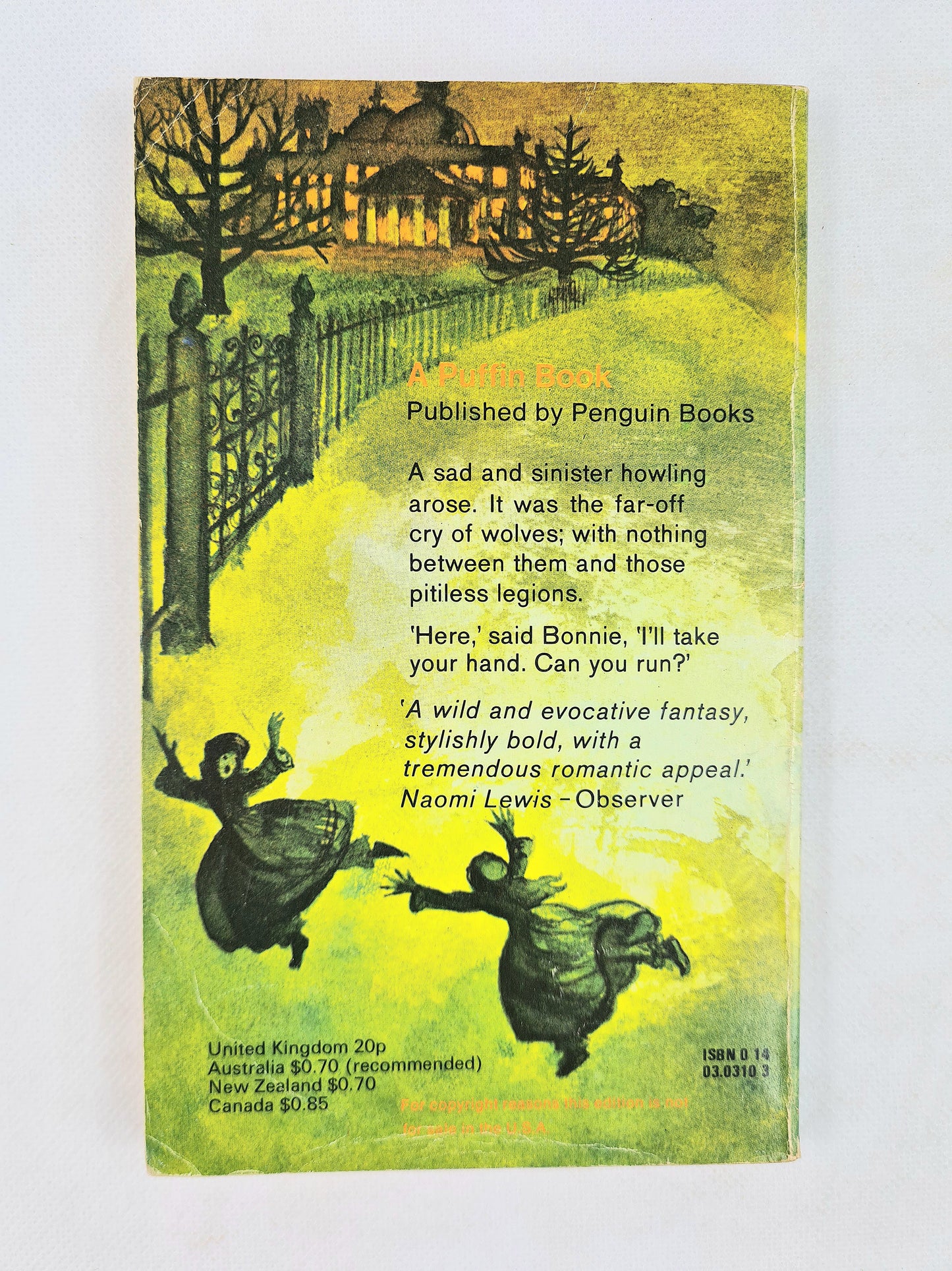 The Wolves of Willoughby Chase by Joan Aiken. Vintage childrens book. Puffin publications