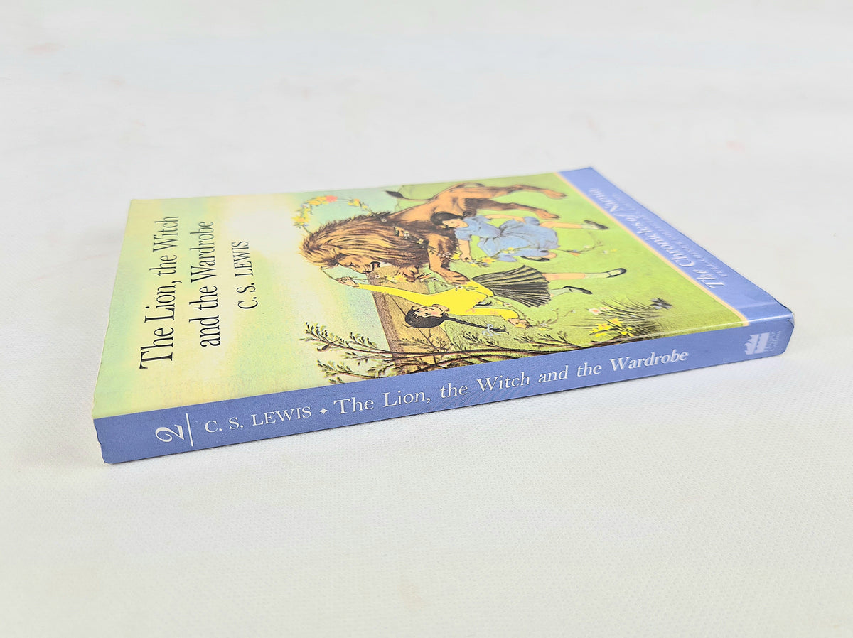 The Lion, the Witch and the Wardrobe by C. S. Lewis – 1998 First Colour Edition. Vintage childrens books
