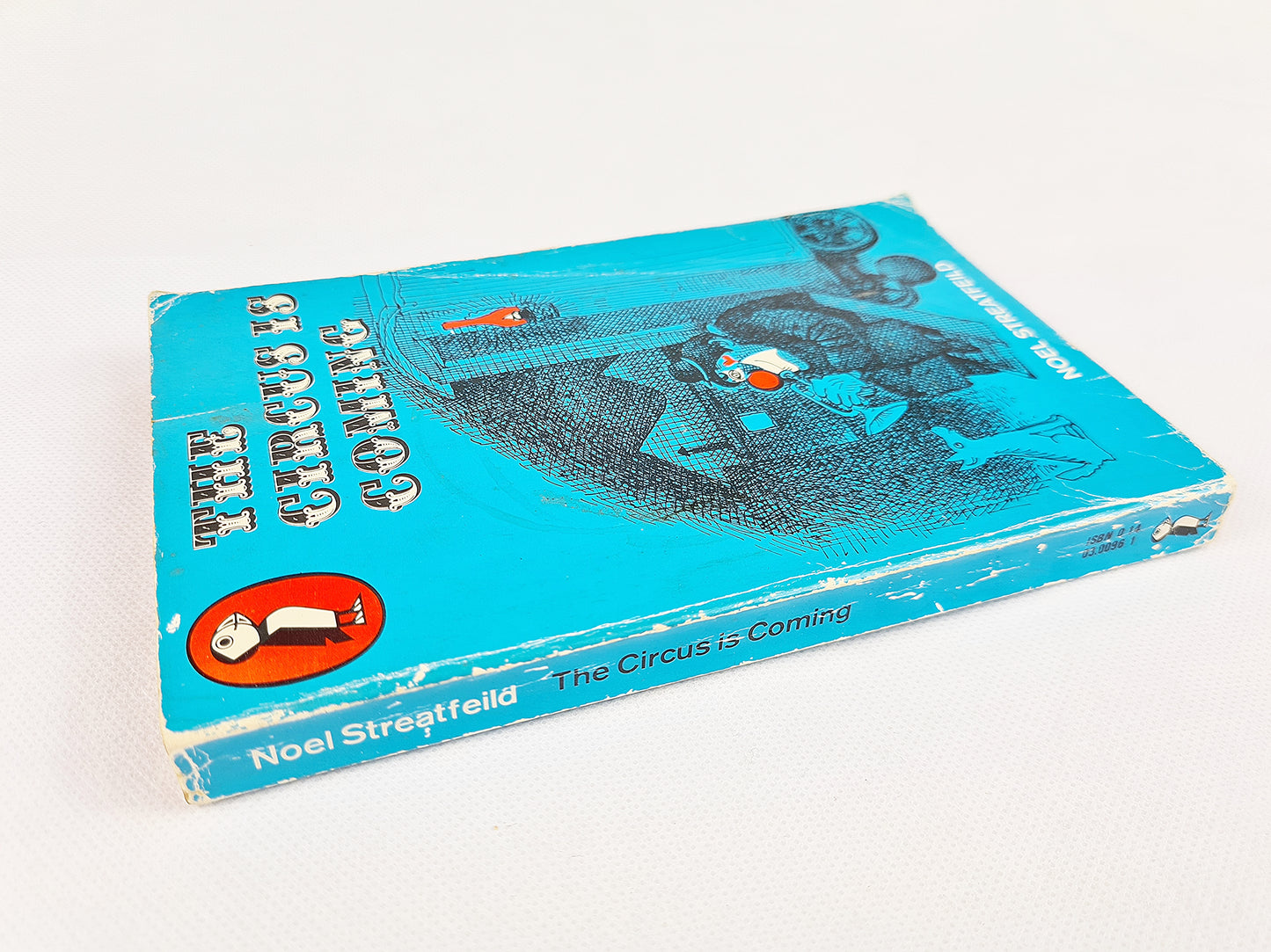 Vintage puffin book, the circus is coming by noel streatfeild 