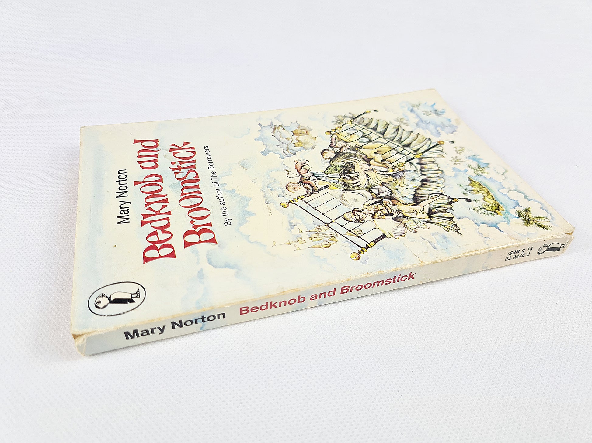 Bedknob amd broomstick, vintage puffin book 